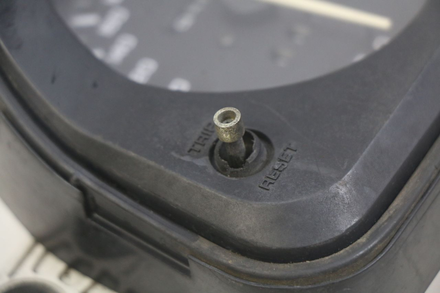 photo de CUENTA KILÓMETROS HONDA CBR F SC25 1000 (1989 - 1992) - Zoom estado de uso