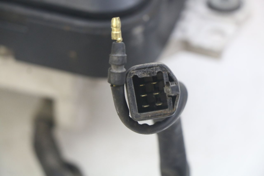 photo de CUENTA KILÓMETROS HONDA CBR F SC25 1000 (1989 - 1992) - Primer plano técnico