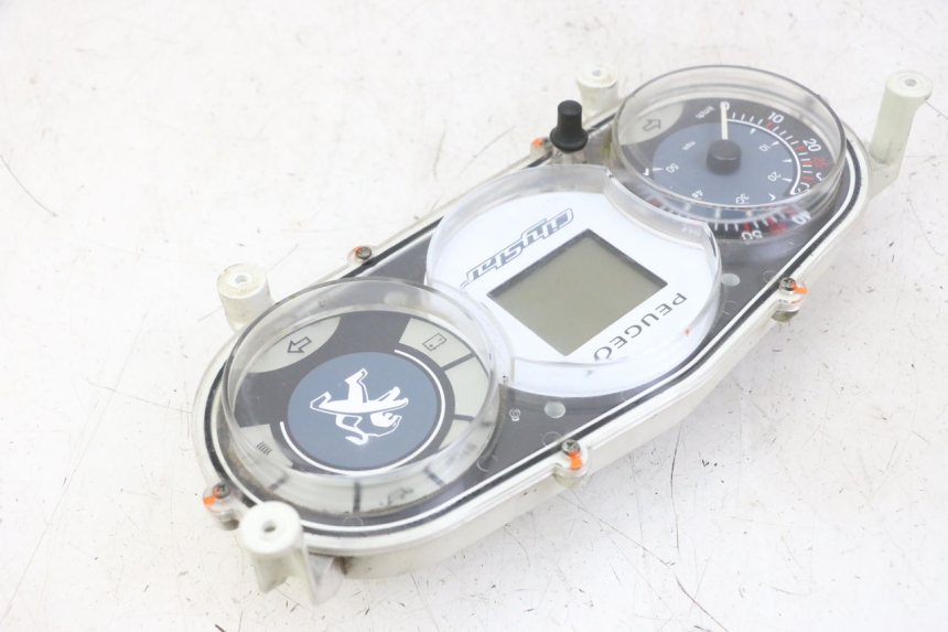 photo de CUENTA KILÓMETROS PEUGEOT CITYSTAR 50 (2013 - 2017) - Primer plano técnico