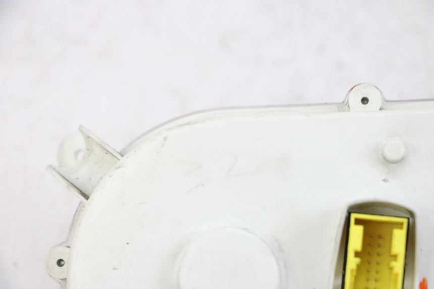 photo de CUENTA KILÓMETROS PEUGEOT CITYSTAR 50 (2013 - 2017) - Estado de la superficie y material