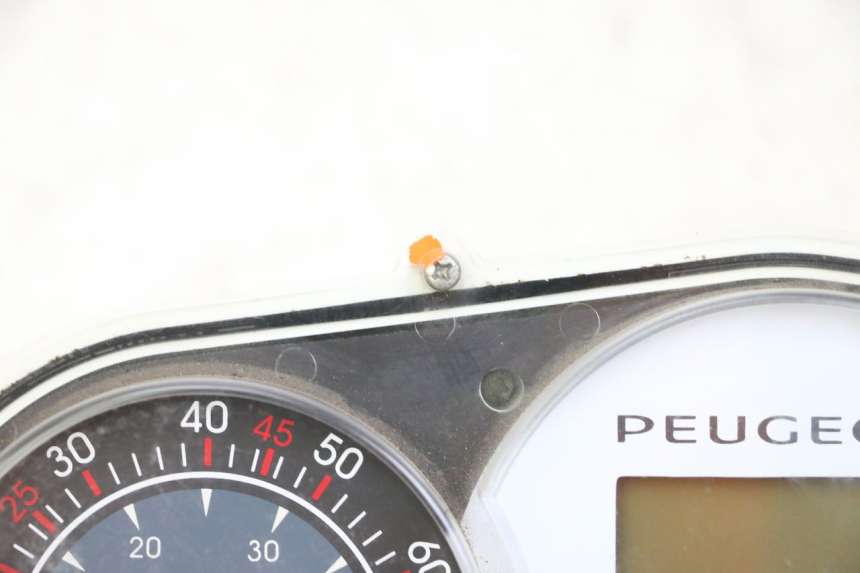 photo de CUENTA KILÓMETROS PEUGEOT CITYSTAR 50 (2013 - 2017) - Enfoque en la estructura