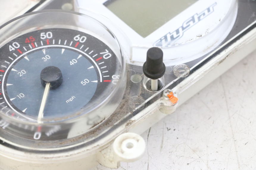 photo de CUENTA KILÓMETROS PEUGEOT CITYSTAR 50 (2013 - 2017) - Detalles de los puntos de fijación