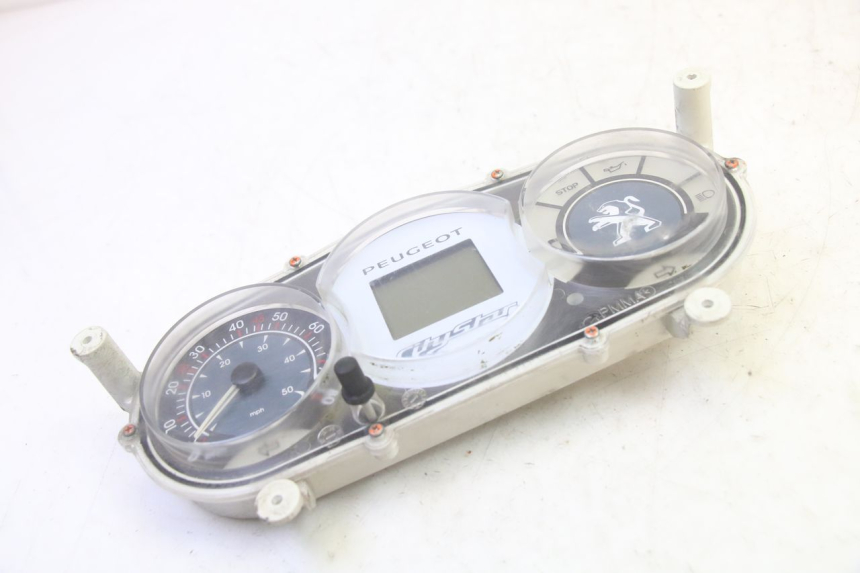 photo de CUENTA KILÓMETROS PEUGEOT CITYSTAR 50 (2013 - 2017) - Detalles de los puntos de fijación