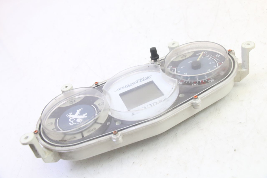 photo de CUENTA KILÓMETROS PEUGEOT CITYSTAR 50 (2013 - 2017) - Detalles de los puntos de fijación