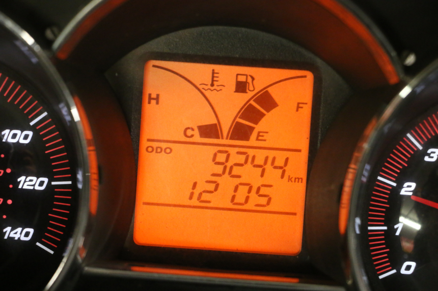 photo de CUENTA KILÓMETROS KYMCO DINK STREET 125 (2009 - 2014) - Otra perspectiva