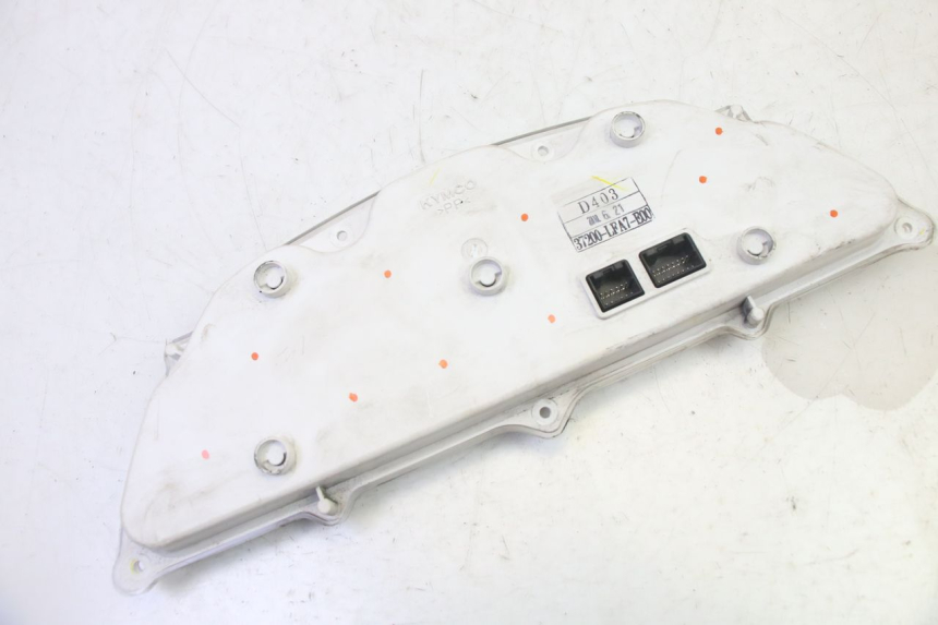 photo de CUENTA KILÓMETROS KYMCO DINK STREET 125 (2009 - 2014) - Estado de la superficie y material