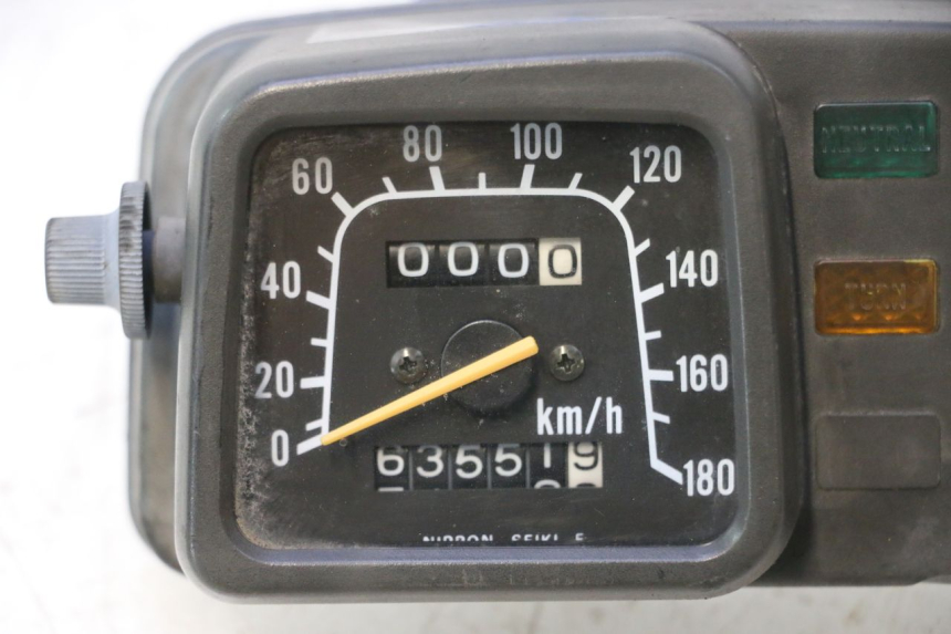 photo de VELOCIMETRO SUZUKI DR S 600 (1985 - 1989) - Zoom sobre los componentes