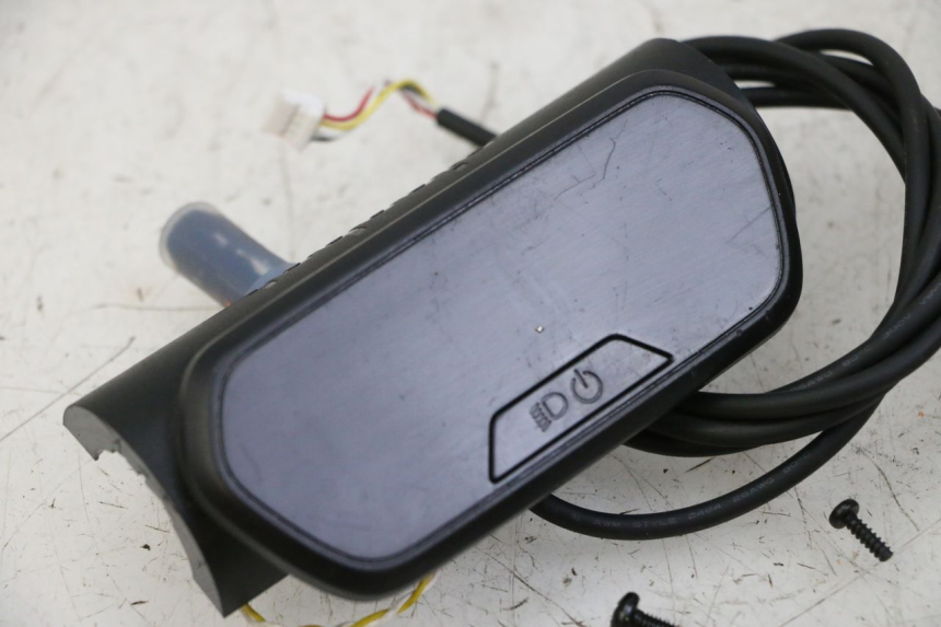 photo de CUENTA KILóMETROS SEGWAY NINEBOT E2 1 - Primer plano técnico