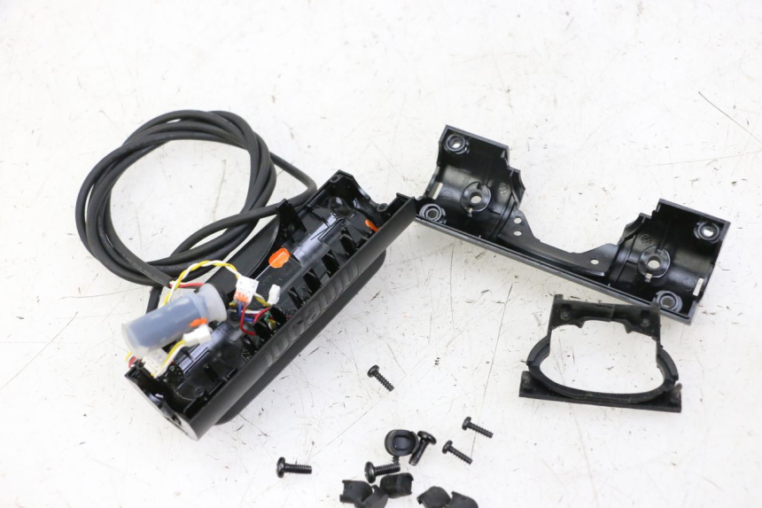 photo de CUENTA KILóMETROS SEGWAY NINEBOT E2 1 - Detalles de los puntos de fijación