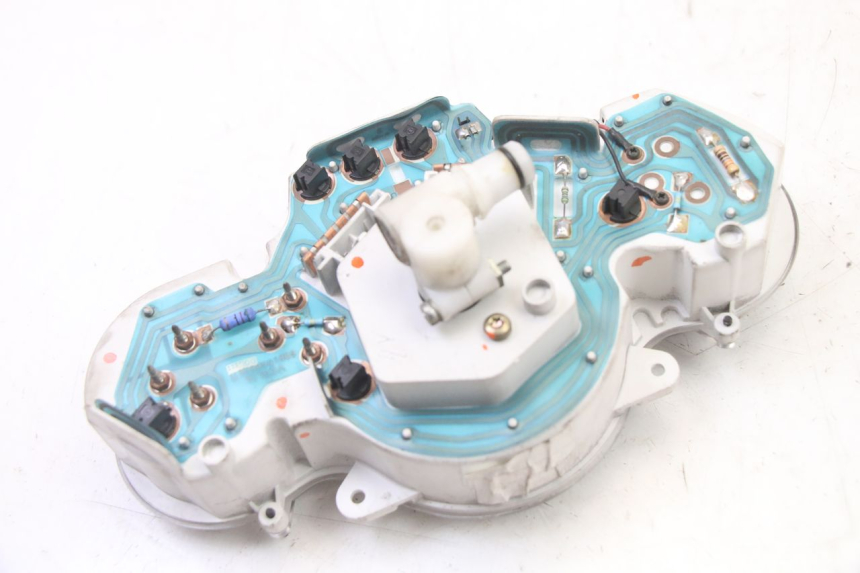 photo de VELOCIMETRO PEUGEOT ELYSEO 125 (1999 - 2004) - Estado de la superficie y material