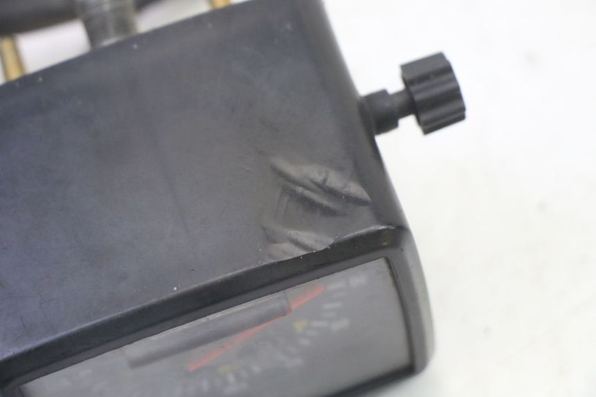 photo de VELOCIMETRO APRILIA ETX 125 (1998 - 2002) - Estado de la superficie y material