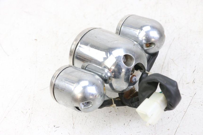 photo de VELOCIMETRO EUROCKA RETRO 50 (2007 - 2014) - Detalles de los puntos de fijación