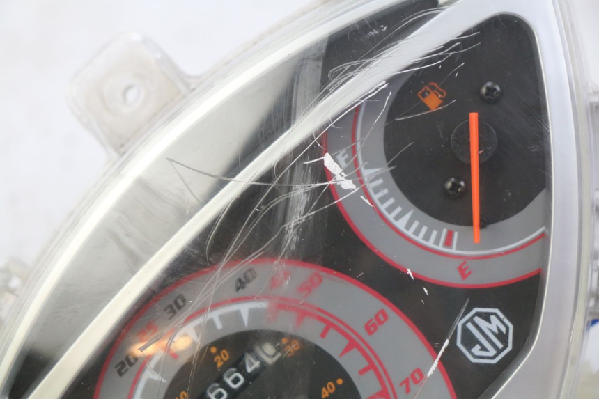 photo de CUENTA KILÓMETROS JM MOTORS EVOLIS 4T 50 (2018 - 2022) - Estado de la superficie y material