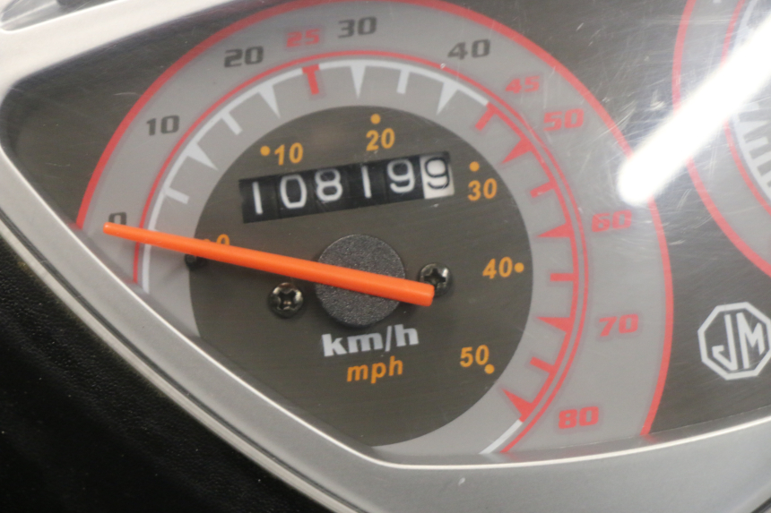 photo de CUENTA KILÓMETROS JM MOTORS EVOLIS 4T 50 (2018 - 2022) - Detalles de los puntos de fijación