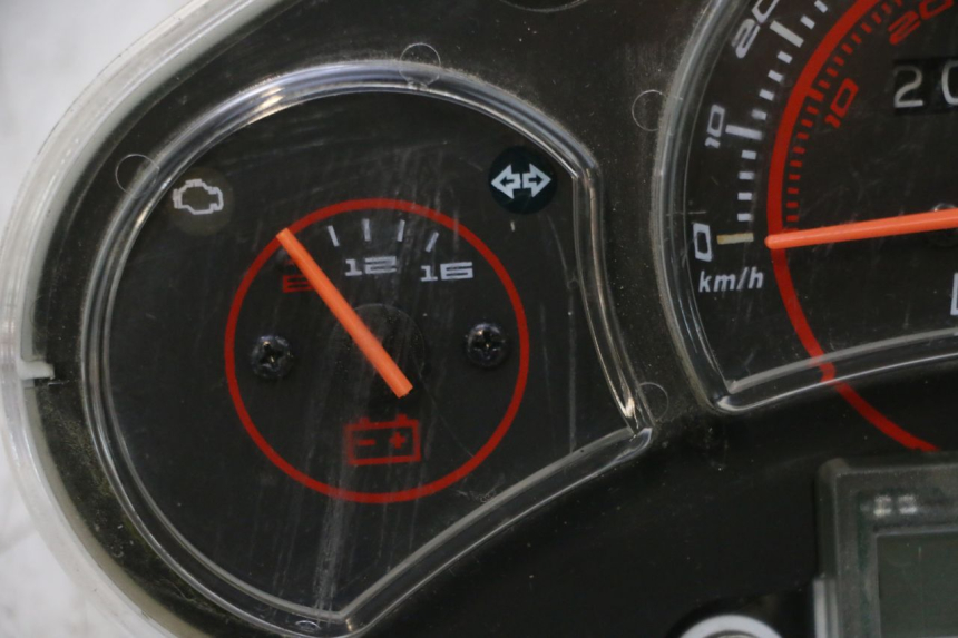 photo de CUENTAKILÓMETROS KEEWAY F-ACT FACT EVO 50 (2020 - 2026) - Zoom sobre los componentes