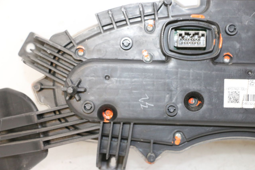 photo de CUENTA KILÓMETROS HONDA FES S-WING SWING ABS 125 (2007 - 2015) - Características distintivas