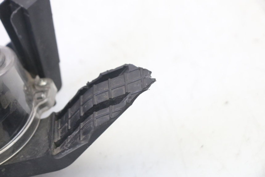 photo de CUENTA KILÓMETROS HONDA FES S-WING SWING ABS 125 (2007 - 2015) - Detalles de los puntos de fijación