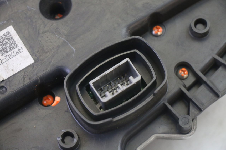 photo de CUENTA KILÓMETROS HONDA FES S-WING SWING ABS 125 (2007 - 2015) - Zoom sobre los componentes