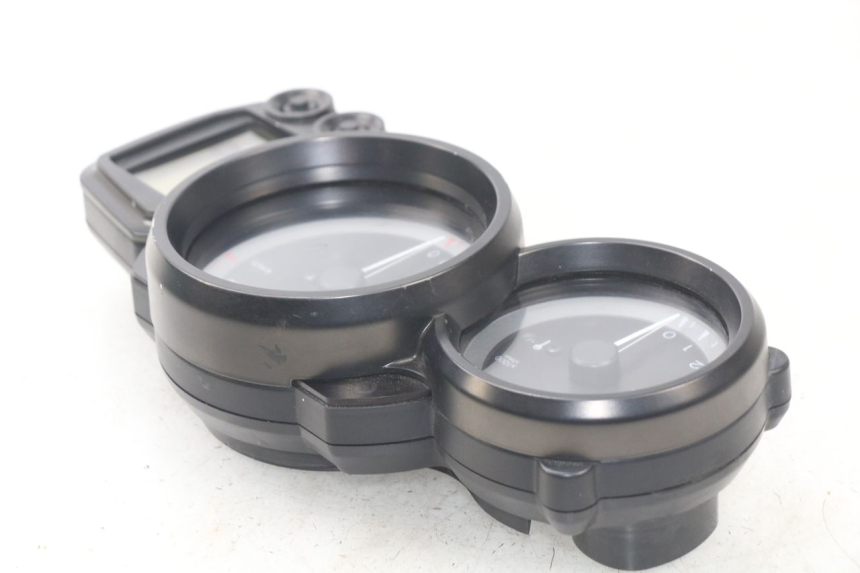 photo de CUENTA KILÓMETROS YAMAHA FJR ABS 1300 (2006 - 2012) - Estado de la superficie y material