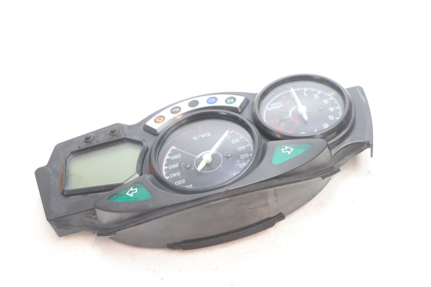 photo de VELOCIMETRO YAMAHA FJR 1300 (2001 - 2005) - Detalles de los puntos de fijación