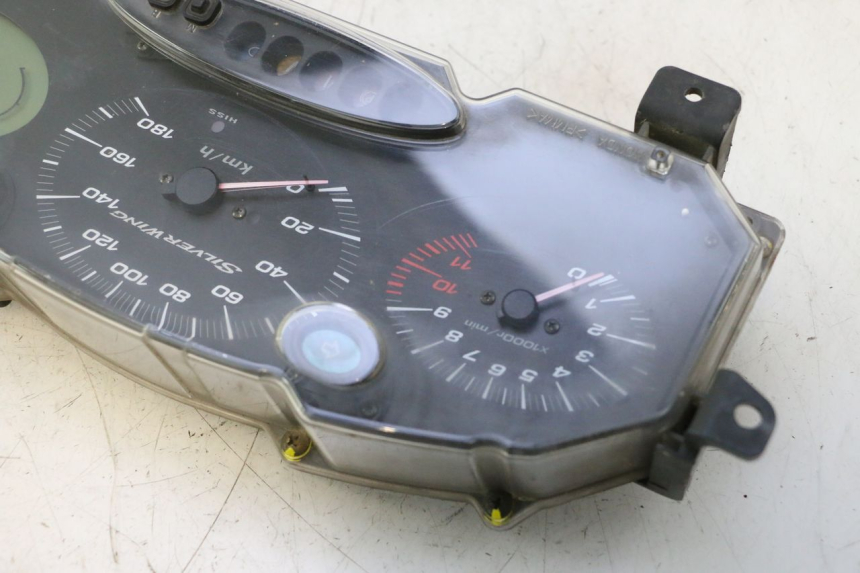 photo de VELOCIMETRO HONDA FJS SILVER WING SILVERWING 400 (2005 - 2008) - Detalles de los puntos de fijación