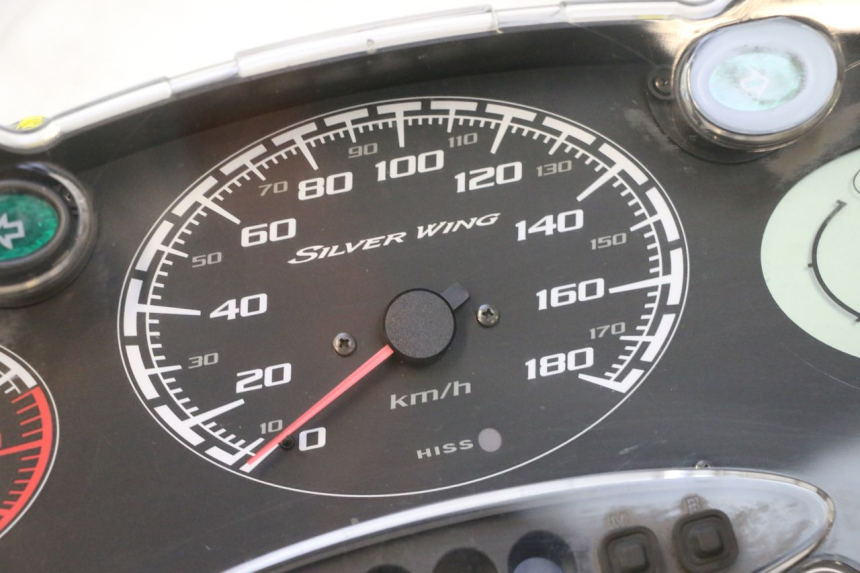 photo de VELOCIMETRO HONDA FJS SILVER WING SILVERWING 400 (2005 - 2008) - Primer plano técnico