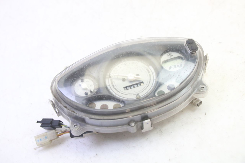 photo de CUENTA KILÓMETROS PIAGGIO FLY 4T 50 (2013 - 2017) - Detalles de los puntos de fijación