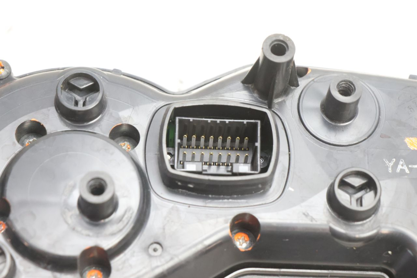photo de VELOCIMETRO YAMAHA FZ8 800 (2010 - 2016) - Estado de la superficie y material