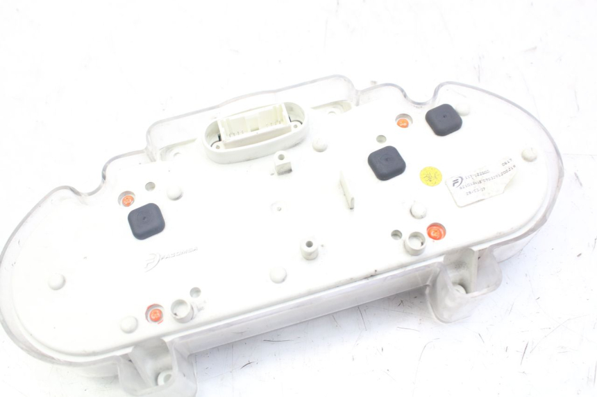 photo de VELOCIMETRO PEUGEOT GEOPOLIS RS 125 (2007 - 2009) - Detalles de los puntos de fijación