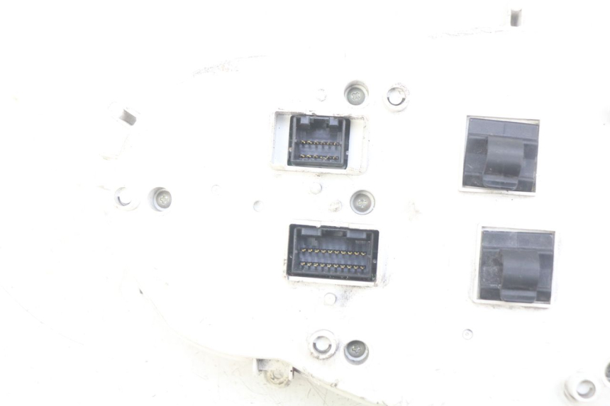 photo de CUENTA KILÓMETROS GILERA GP 800 (2007 - 2013) - Estado de la superficie y material