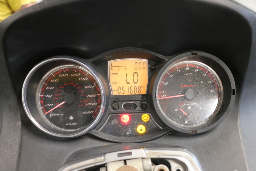photo de CUENTA KILÓMETROS GILERA GP 800 (2007 - 2013) - Detalle de la pieza