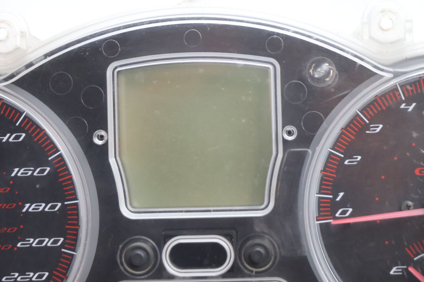 photo de CUENTA KILÓMETROS GILERA GP 800 (2007 - 2013) - Otra perspectiva