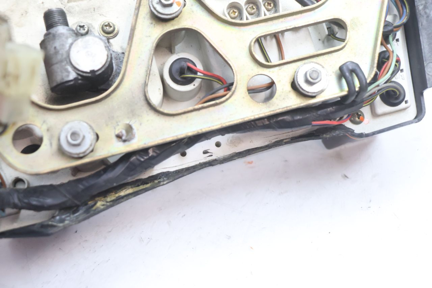 photo de VELOCIMETRO KAWASAKI GPX F ZX750F 750 (1986 - 1990) - Zoom sobre los componentes