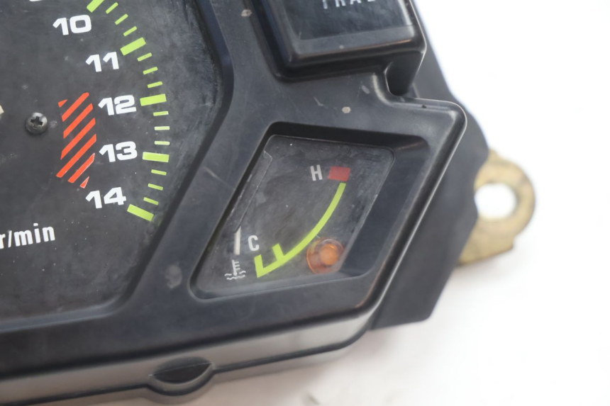 photo de VELOCIMETRO KAWASAKI GPX F ZX750F 750 (1986 - 1990) - Detalles de los puntos de fijación