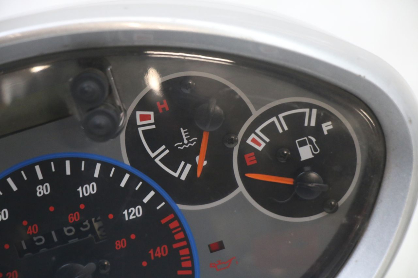 photo de VELOCIMETRO KYMCO GRAND DINK 125 (2008 - 2014) - Primer plano técnico