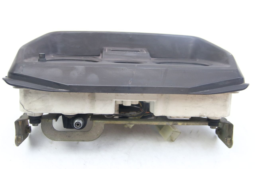 photo de CUENTA KILÓMETROS SUZUKI GSX-F GSX  F 1100 (1988 - 1994) - Primer plano técnico