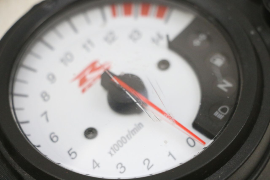 photo de VELOCIMETRO SUZUKI GSXR GSX-R 1000 (2003 - 2004) - Primer plano de alta resolución