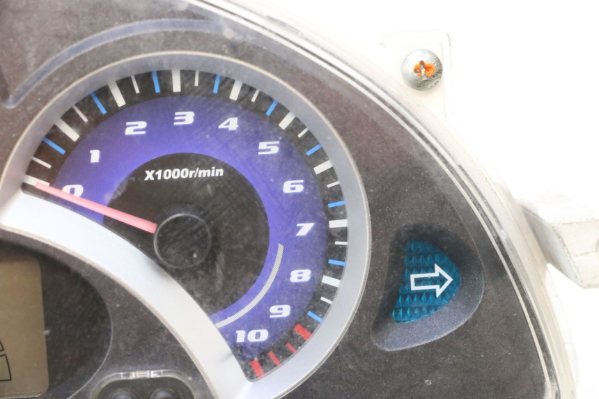 photo de VELOCIMETRO SYM GTS EVO 125 (2009 - 2013) - Primer plano técnico