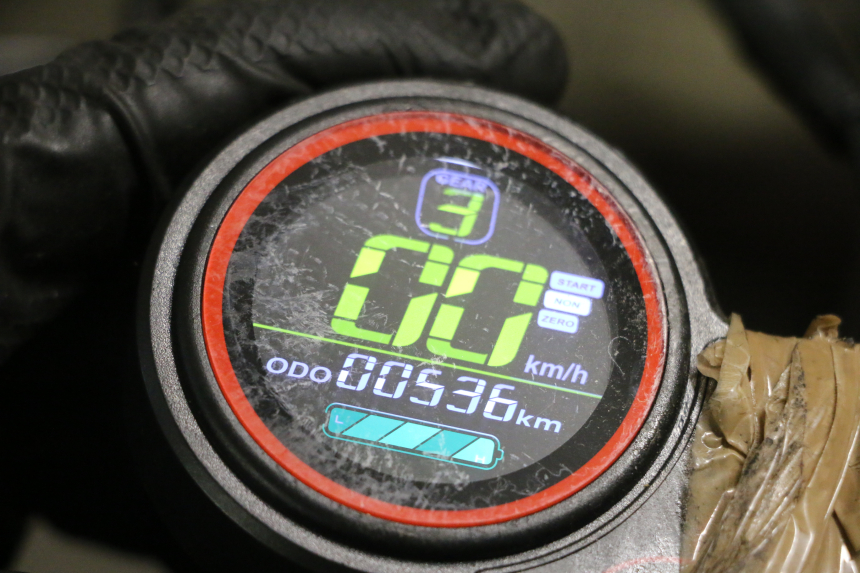 photo de VELOCIMETRO HITWAY H5 1 - Otra perspectiva