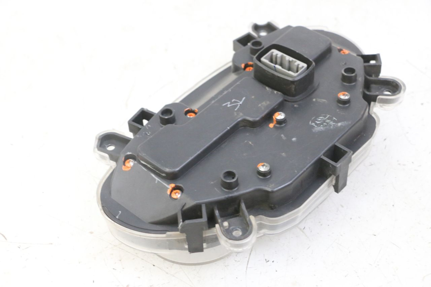 photo de VELOCIMETRO PIAGGIO IE MP3 YOURBAN 300 (2011 - 2016) - Primer plano técnico