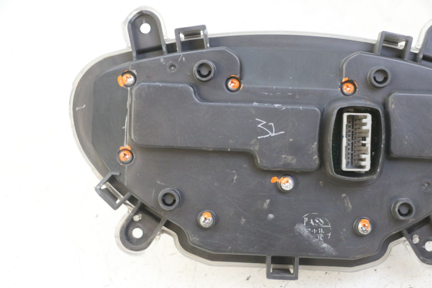 photo de VELOCIMETRO PIAGGIO IE MP3 YOURBAN 300 (2011 - 2016) - Detalles de los puntos de fijación