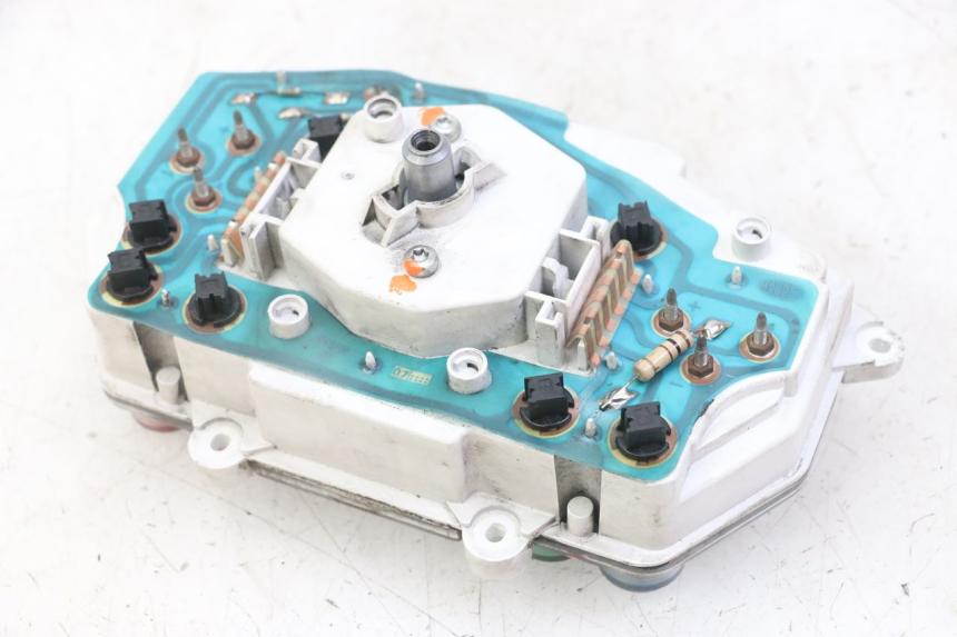 photo de VELOCIMETRO PEUGEOT JET FORCE CARBU 50 (2003 - 2016) - Otra perspectiva