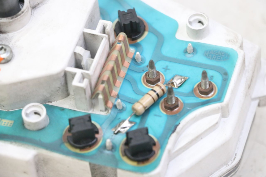 photo de VELOCIMETRO PEUGEOT JET FORCE CARBU 50 (2003 - 2016) - Primer plano técnico