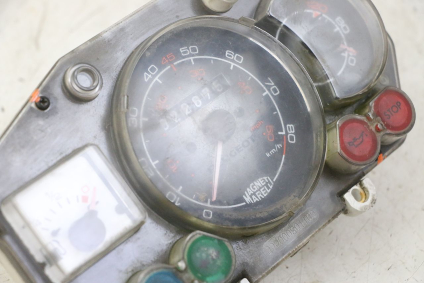 photo de VELOCIMETRO PEUGEOT JET FORCE CARBU 50 (2003 - 2016) - Estado de la superficie y material