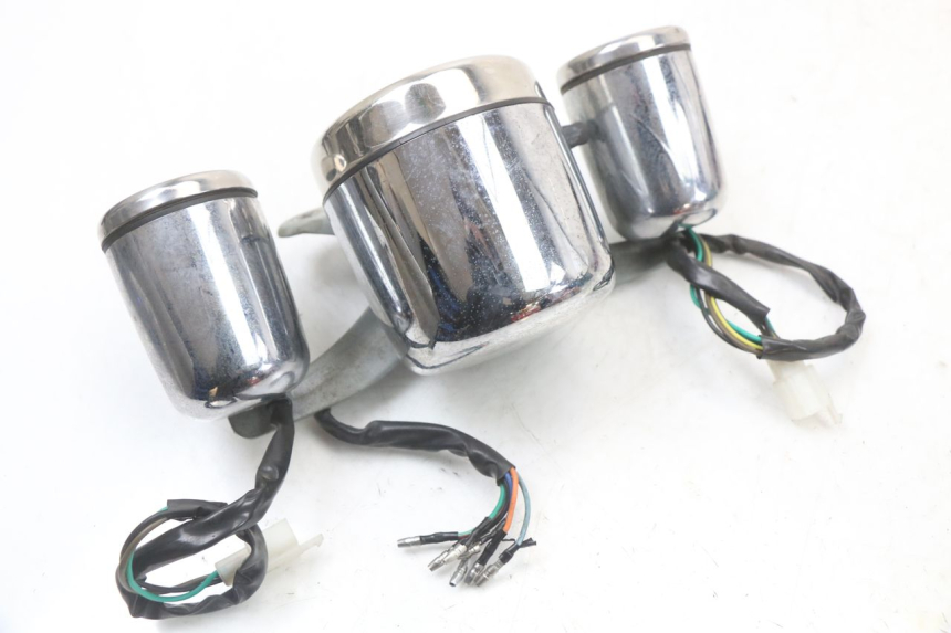 photo de VELOCIMETRO JINLUN JL HIGHLANDER 125 (2007 - 2015) - Detalles de los puntos de fijación