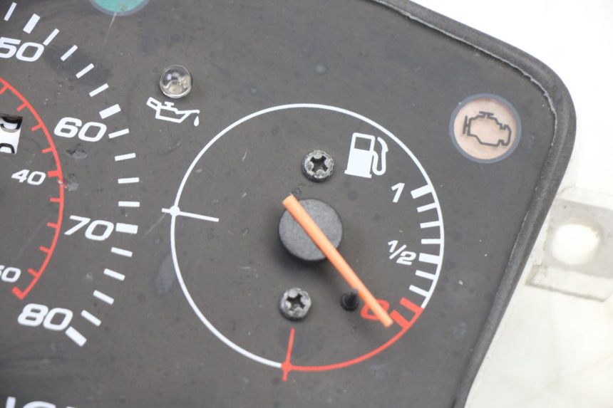 photo de VELOCIMETRO PEUGEOT KISBEE 2T 50 (2018 - 2022) - Zoom estado de uso