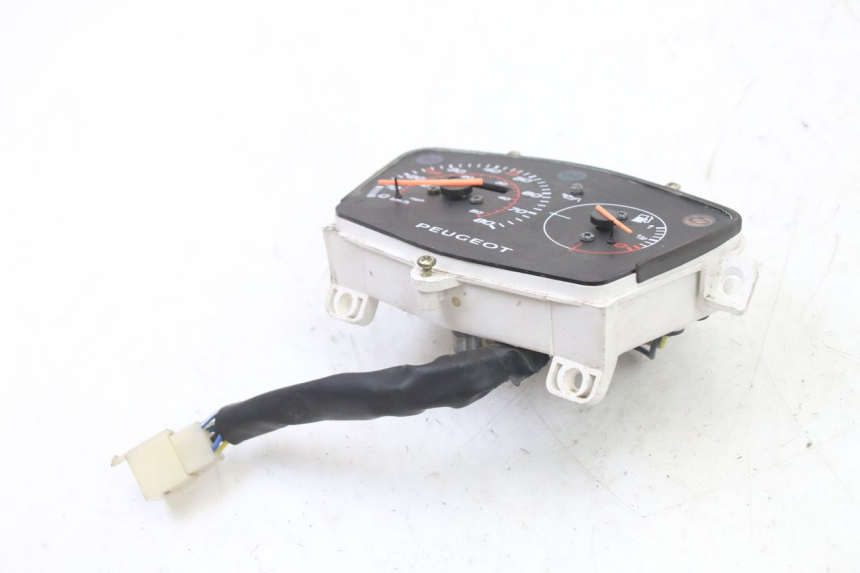 photo de VELOCIMETRO PEUGEOT KISBEE 2T 50 (2018 - 2022) - Primer plano técnico