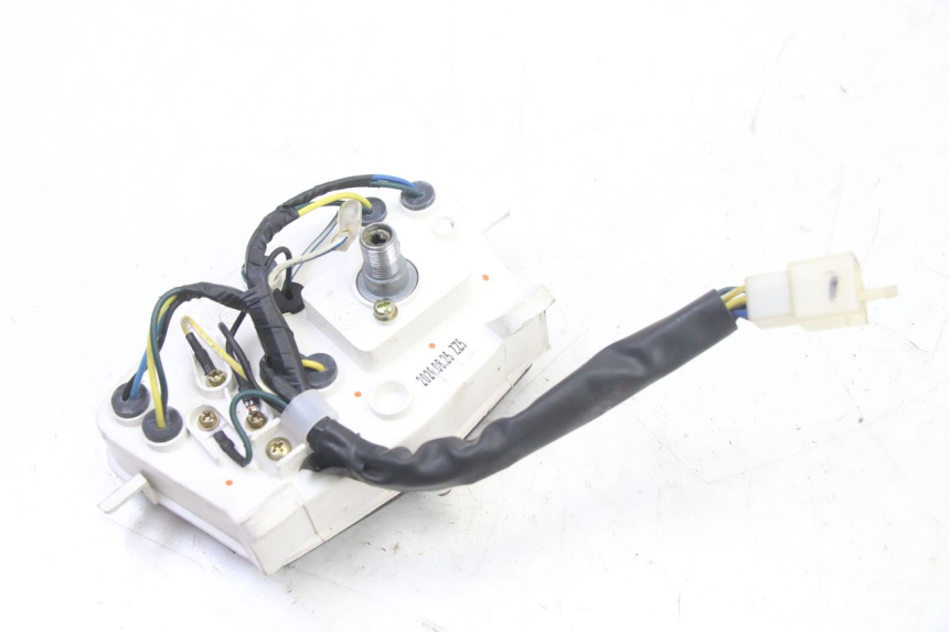 photo de VELOCIMETRO PEUGEOT KISBEE 2T 50 (2018 - 2022) - Detalles de los puntos de fijación