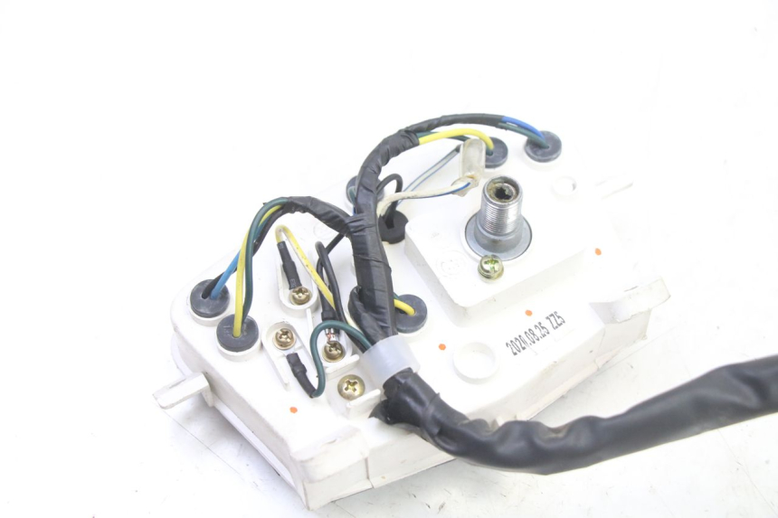 photo de VELOCIMETRO PEUGEOT KISBEE 2T 50 (2018 - 2022) - Estado de la superficie y material