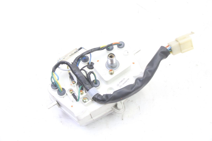 photo de CUENTA KILÓMETROS PEUGEOT KISBEE 2T 50 (2010 - 2017) - Detalles de los puntos de fijación